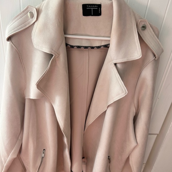 Zara Jackets & Blazers - TAHARI Women Cream Women's Faux Fur Jacket with Silver Snaps and Front Zippers